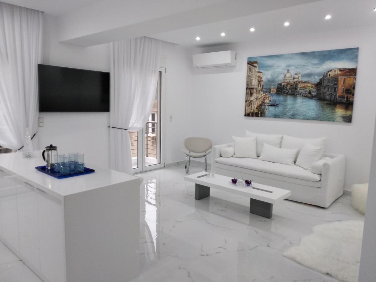 Despina's Lux Downtown Apartment